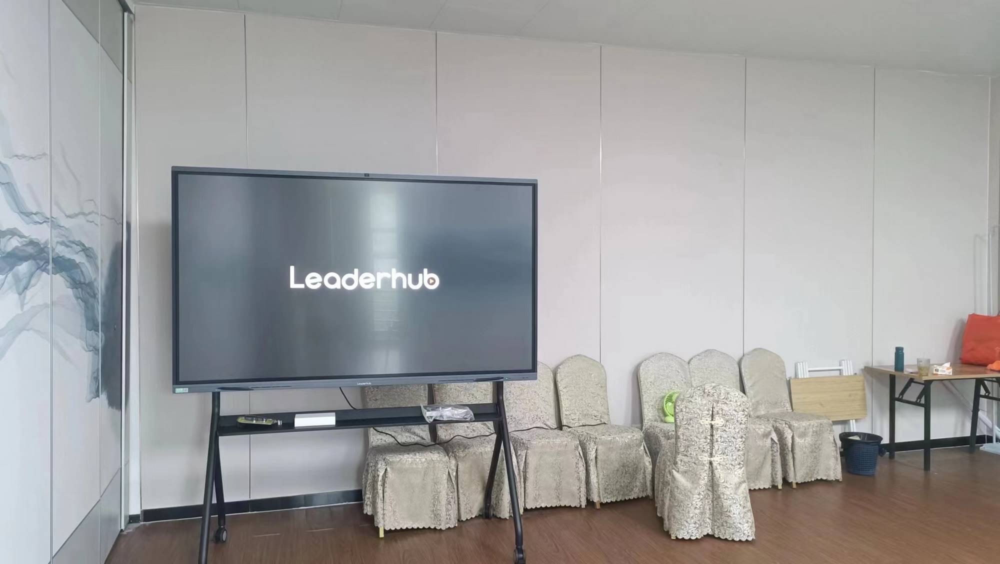 Interactive flat panel demonstration for corporate meeting room in India