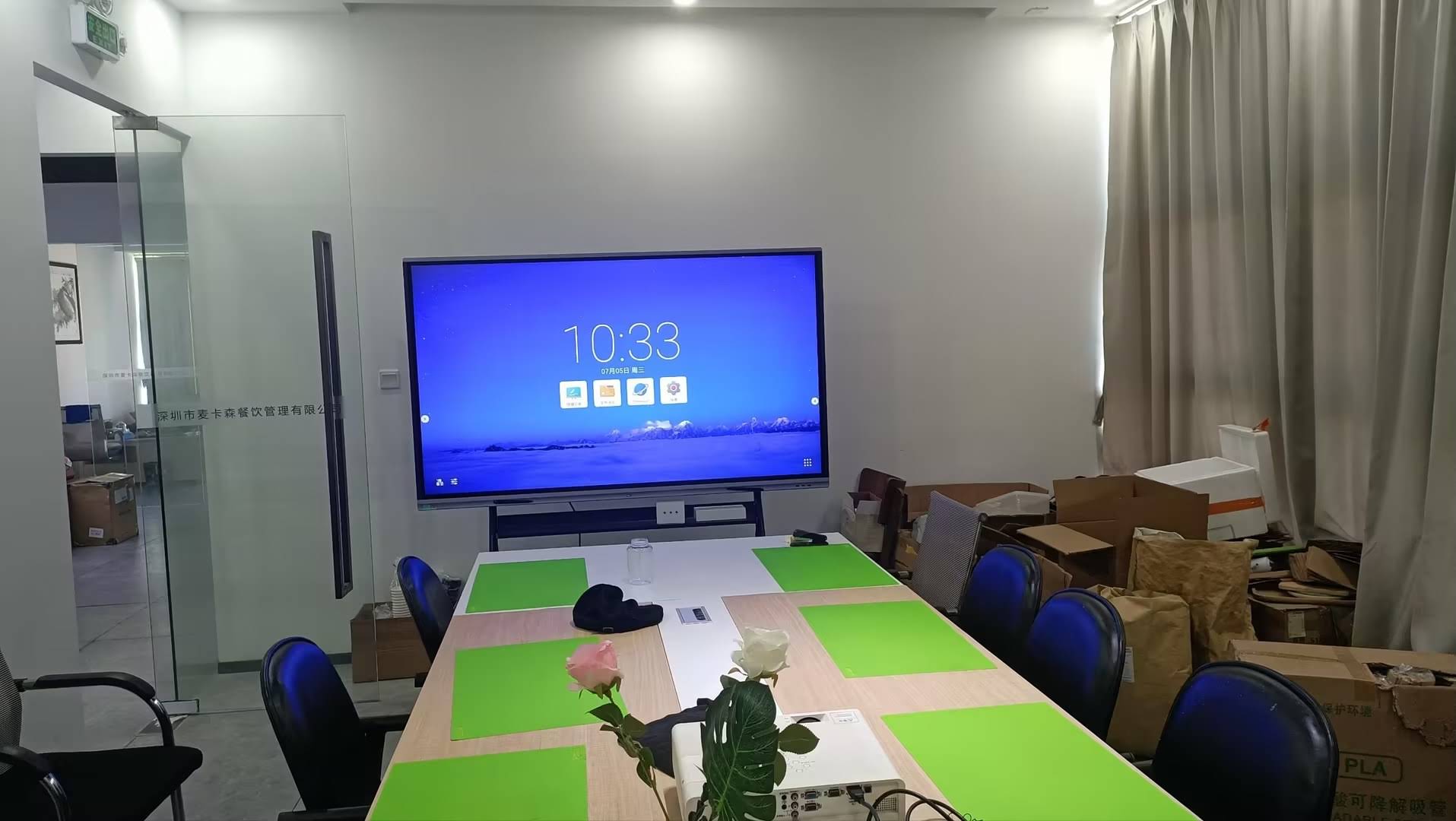 Connecting laptop to smart board with HDMI cable