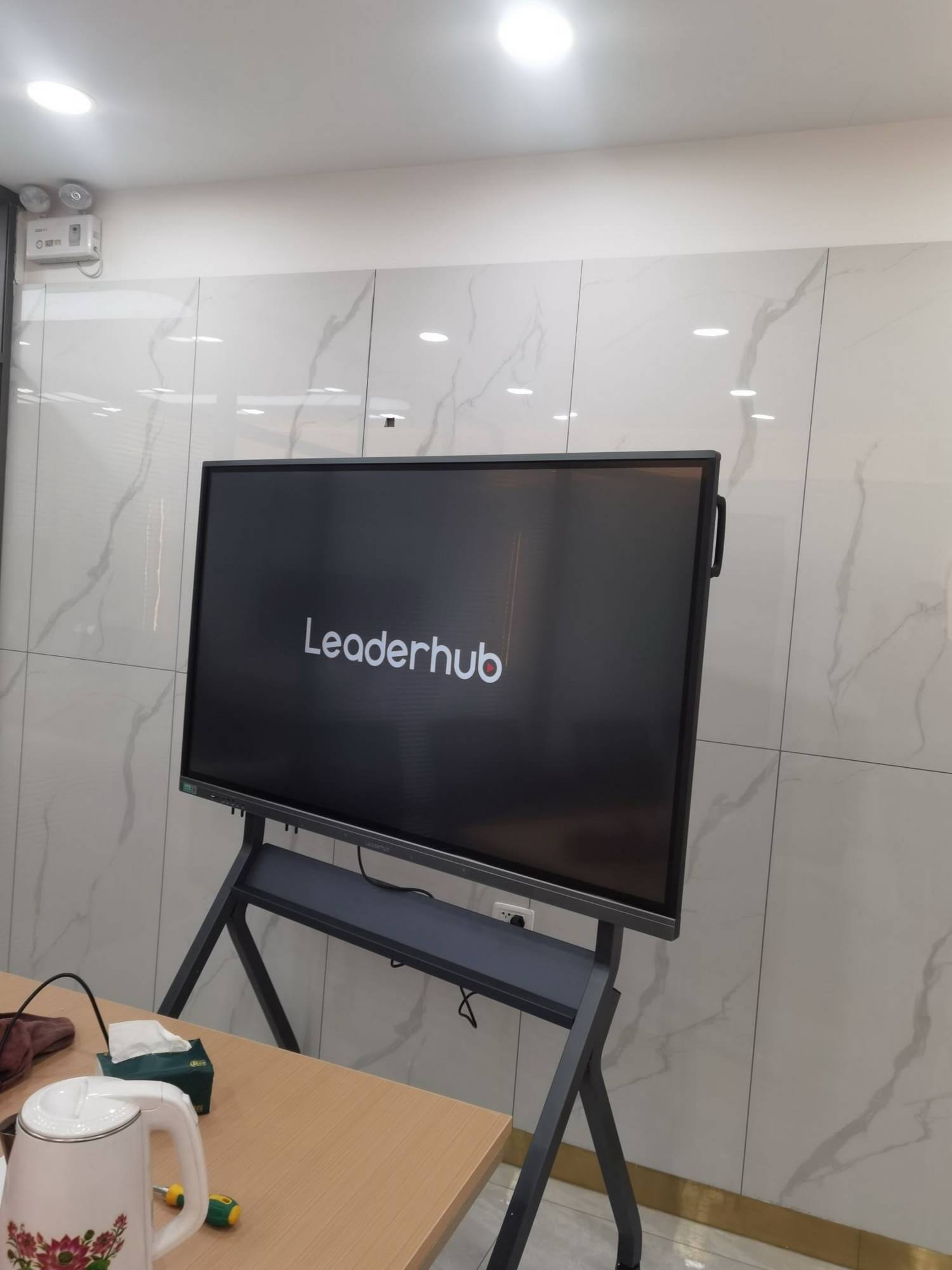 AI-powered interactive whiteboard with cloud connectivity