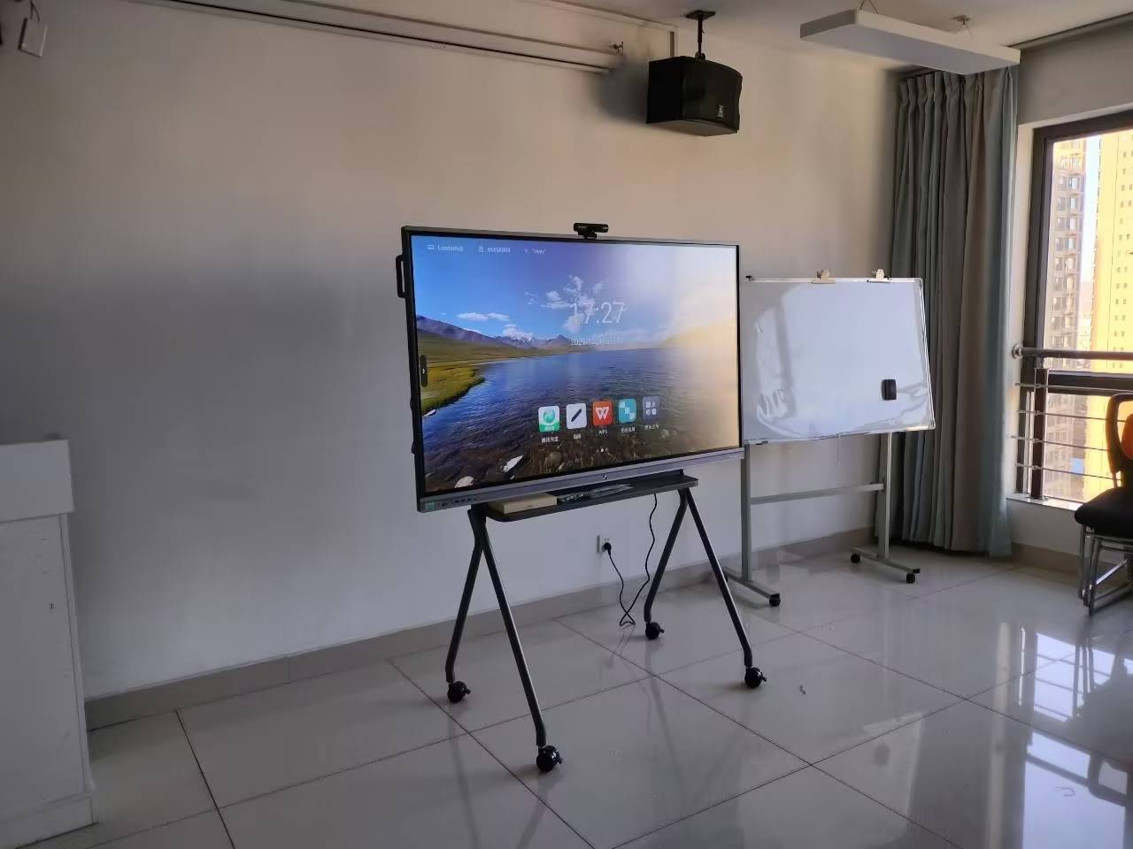 LeaderHub interactive whiteboard manufacturer bulk order ready for global shipment