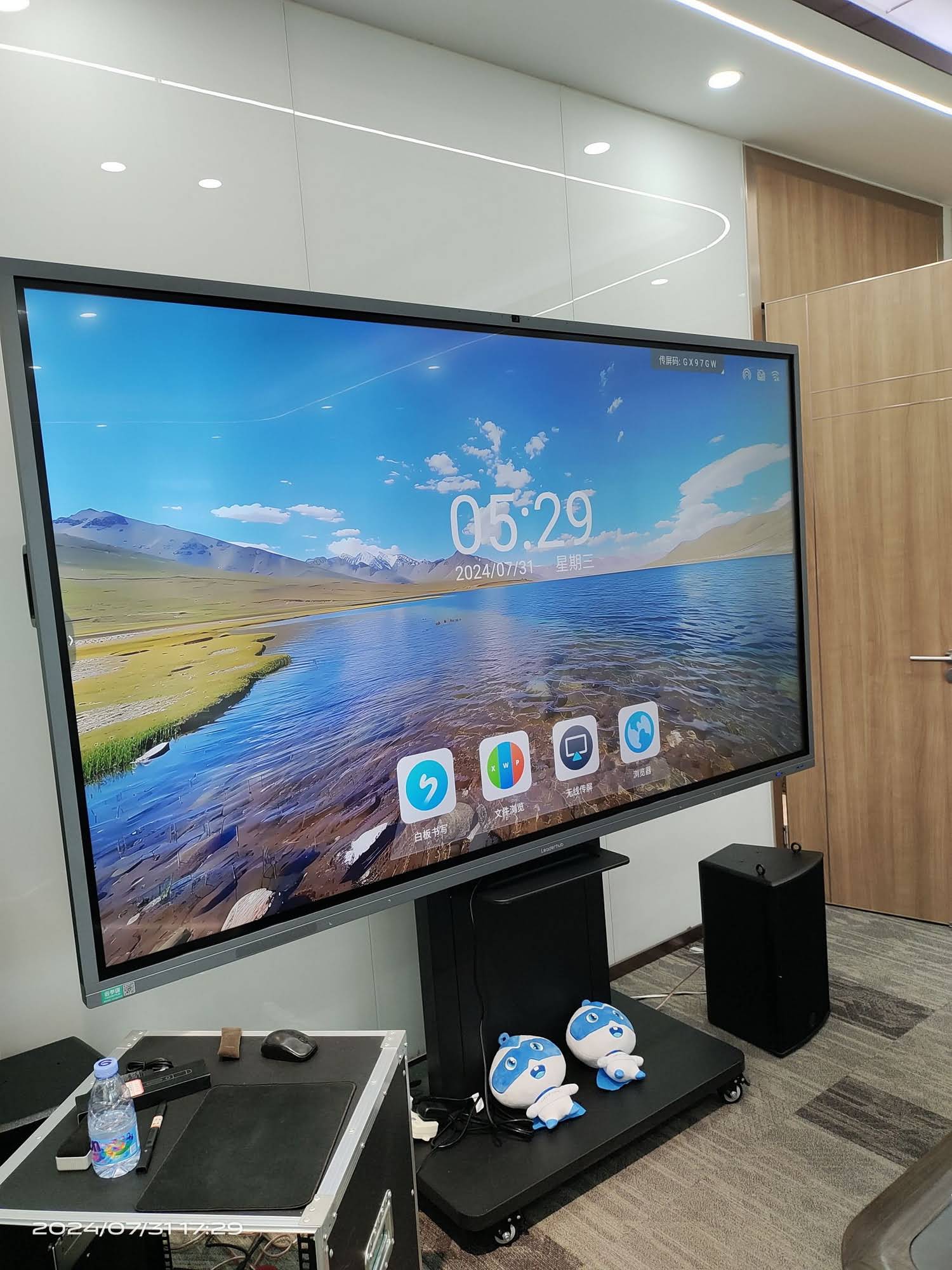 Mobile phone wirelessly connected to smart board display